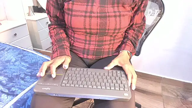 raquell moore online show from February 25, 12:04 pm