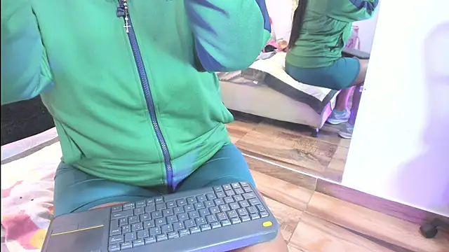 raquell moore online show from April 4, 1:19 pm