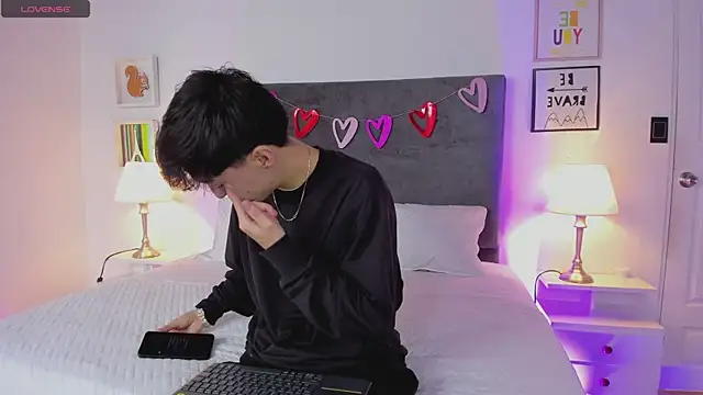 Snapshot of ethan_and_ava chatting on February 25, 1:39 pm ethan and ava online show from February 25, 1:39 pm