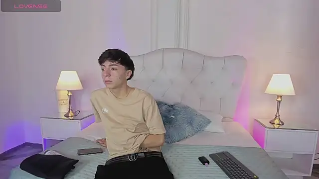 Snapshot of ethan_and_ava chatting on March 19, 2:02 pm ethan and ava online show from March 19, 2:02 pm