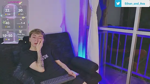 Snapshot of ethan_and_ava chatting on October 9, 2:42 am ethan and ava online show from October 9, 2:42 am