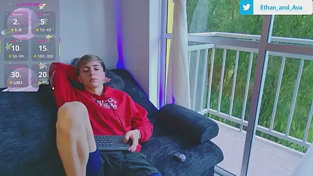 Snapshot of ethan_and_ava chatting on October 14, 1:01 pm ethan and ava online show from October 14, 1:01 pm