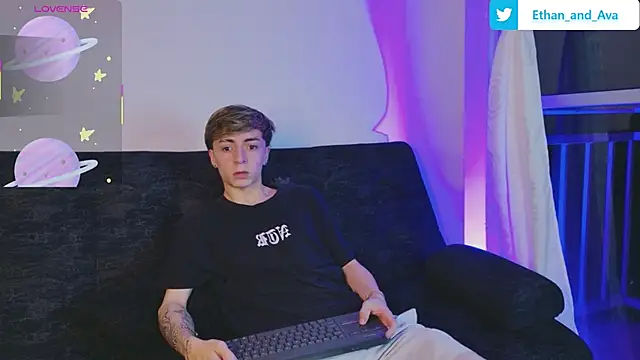 Snapshot of ethan_and_ava chatting on November 8, 2:12 am ethan and ava online show from November 8, 2:12 am