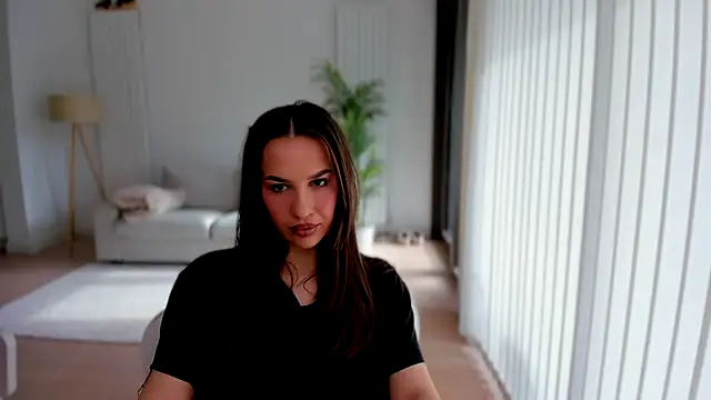 Snapshot of GoddessRoxana chatting on February 21, 11:55 am GoddessRoxana online show from February 21, 11:55 am