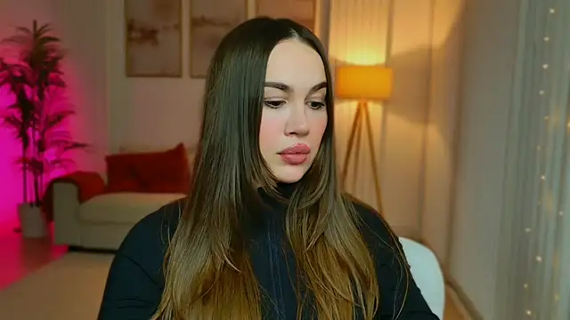 Snapshot of GoddessRoxana chatting on December 4, 2:48 pm GoddessRoxana online show from December 4, 2:48 pm