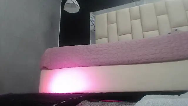 Snapshot of Auroraa_miller chatting on January 15, 1:20 pm Auroraa miller online show from January 15, 1:20 pm