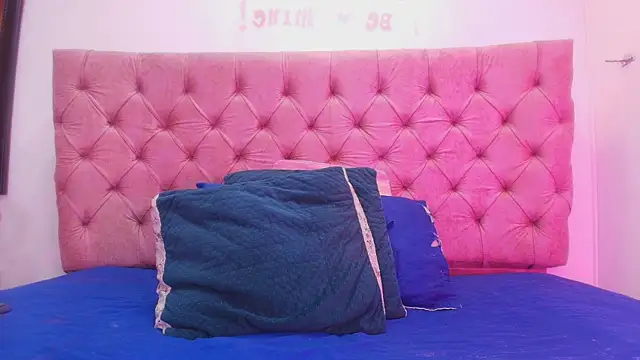 Snapshot of Auroraa_miller chatting on September 11, 11:54 am Auroraa miller online show from September 11, 11:54 am