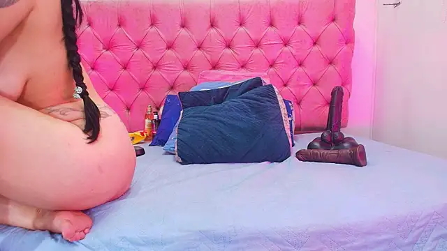 Snapshot of Auroraa_miller chatting on September 14, 11:53 am Auroraa miller online show from September 14, 11:53 am