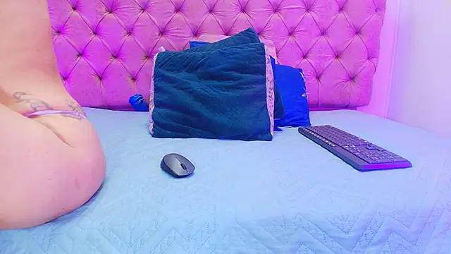 Snapshot of Auroraa_miller chatting on September 18, 11:56 am Auroraa miller online show from September 18, 11:56 am