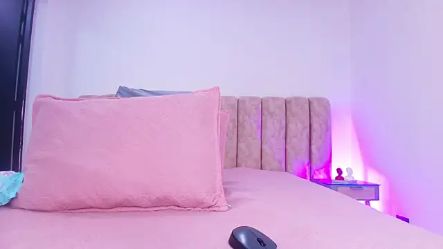 Snapshot of Auroraa_miller chatting on November 26, 11:55 am Auroraa miller online show from November 26, 11:55 am