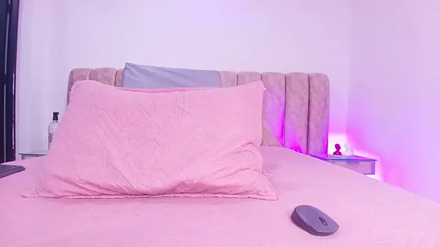 Snapshot of Auroraa_miller chatting on November 29, 11:57 am Auroraa miller online show from November 29, 11:57 am