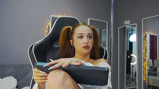 Eva Lovvia  online show from January 21, 6:23 pm