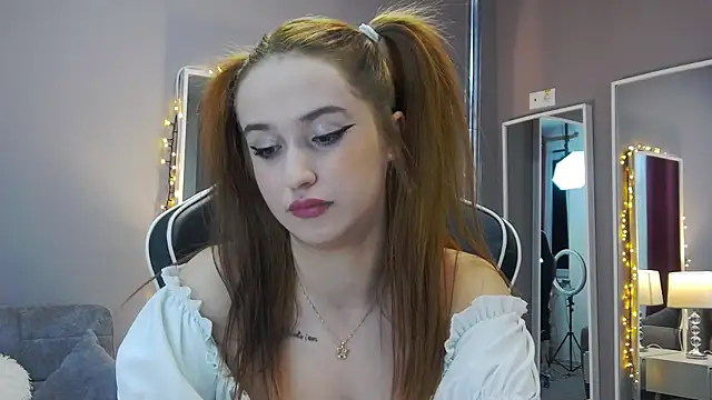 Eva Lovvia  online show from January 21, 9:25 pm