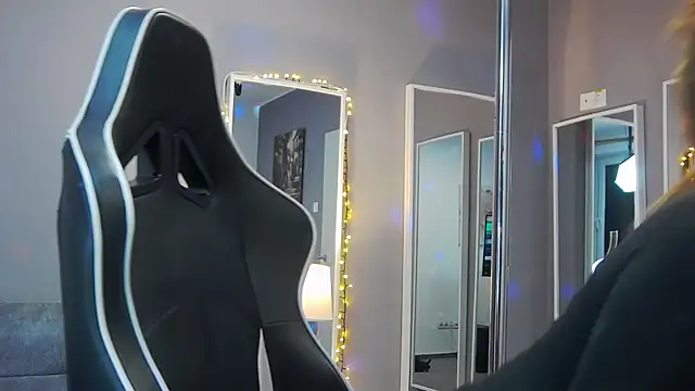 Eva Lovvia  online show from January 23, 6:14 pm