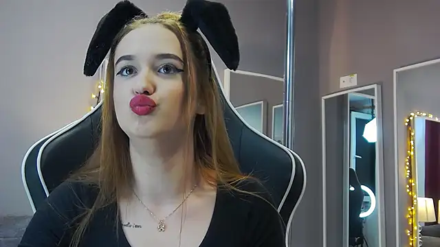 Eva Lovvia  online show from January 23, 9:18 pm