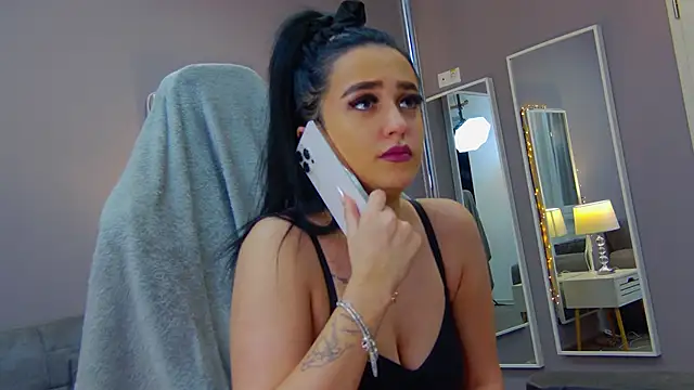 Eva Lovvia  online show from February 6, 10:10 pm