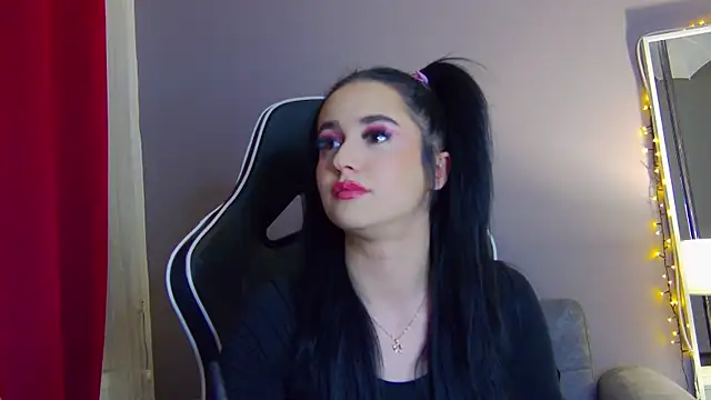 Eva Lovvia  online show from February 19, 7:59 pm