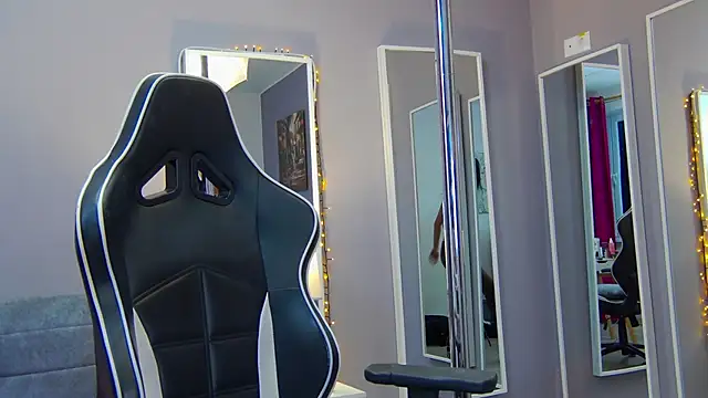 Eva Lovvia  online show from February 20, 10:48 pm