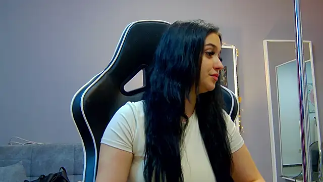 Eva Lovvia  online show from March 11, 6:30 pm