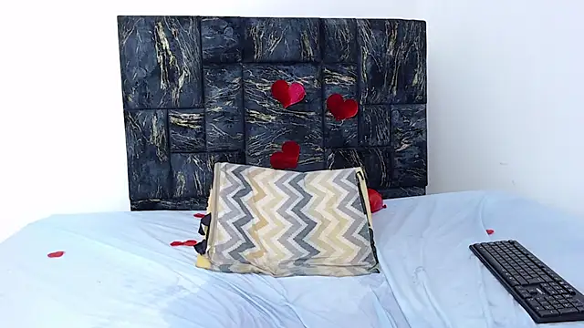 loretahorny online show from February 15, 8:11 am