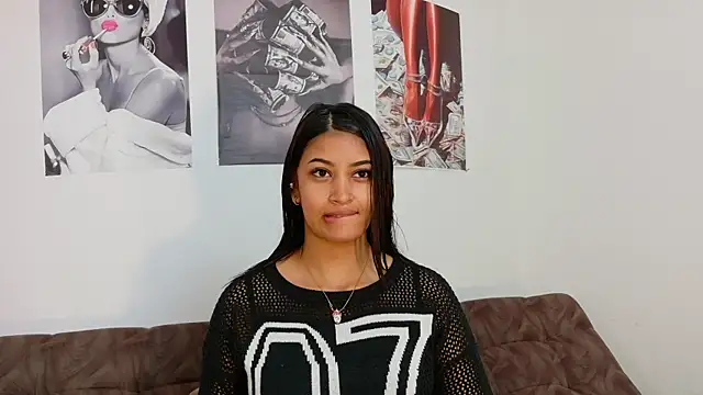 loretahorny online show from October 10, 1:32 pm