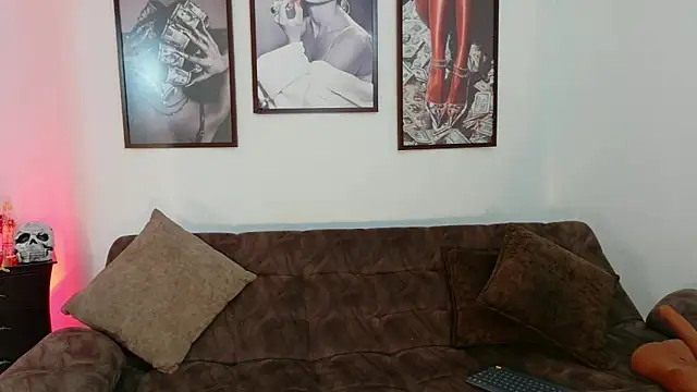 loretahorny online show from October 28, 1:25 pm