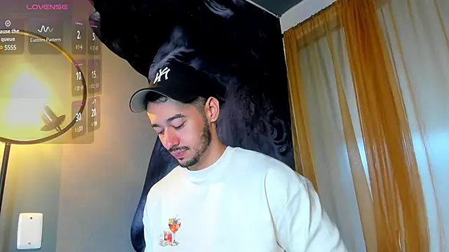 Snapshot of Salvatore_costa chatting on February 17, 5:32 pm Salvatore costa online show from February 17, 5:32 pm