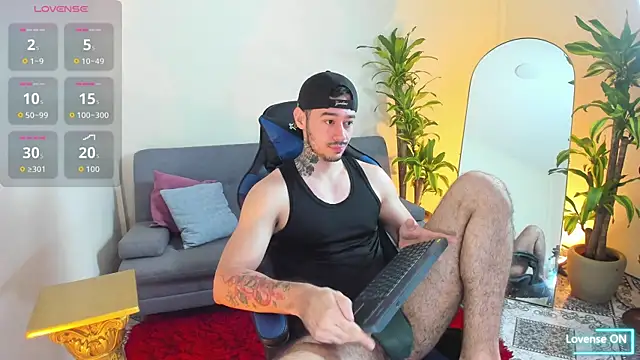Snapshot of Salvatore_costa chatting on October 15, 12:44 am Salvatore costa online show from October 15, 12:44 am