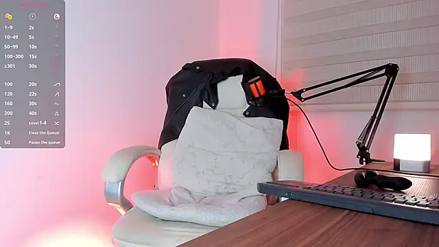 Snapshot of Fraannco chatting on February 27, 3:36 am Fraannco online show from February 27, 3:36 am