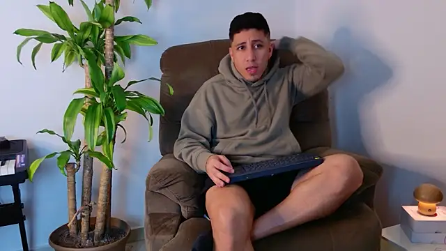 Snapshot of Fraannco chatting on October 22, 1:39 am Fraannco online show from October 22, 1:39 am