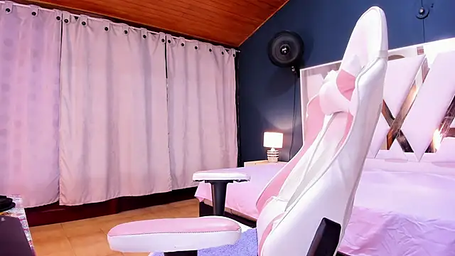 Alondra Cutie online show from January 30, 6:21 pm