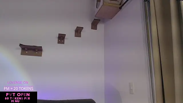 crystalll room online show from April 11, 12:37 am