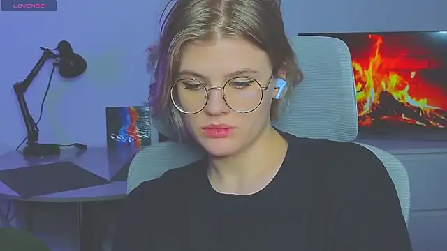 Snapshot of _JessieVibes chatting on February 6, 8:13 pm JessieVibes online show from February 6, 8:13 pm