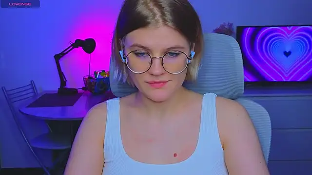 Snapshot of _JessieVibes chatting on February 23, 8:55 pm JessieVibes online show from February 23, 8:55 pm