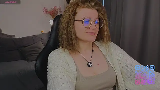 Snapshot of _JessieVibes chatting on July 7, 1:37 pm JessieVibes online show from July 7, 1:37 pm