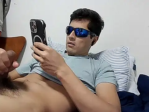 Snapshot of PerroDemonioHot chatting on November 9, 3:38 am PerroDemonioHot online show from November 9, 3:38 am