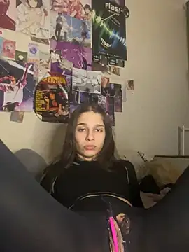 Snapshot of mollyEXD chatting on March 1, 6:43 pm mollyEXD online show from March 1, 6:43 pm