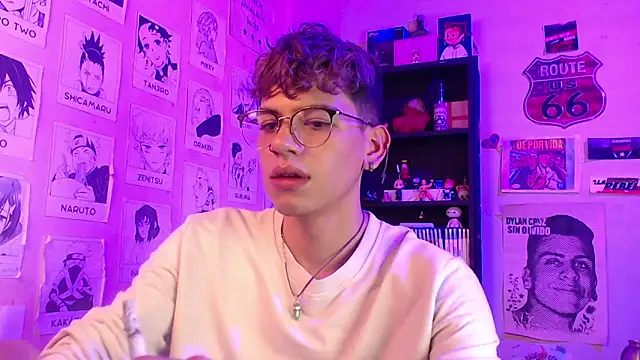 Snapshot of Mickey_Magic chatting on February 2, 8:35 am Mickey Magic online show from February 2, 8:35 am