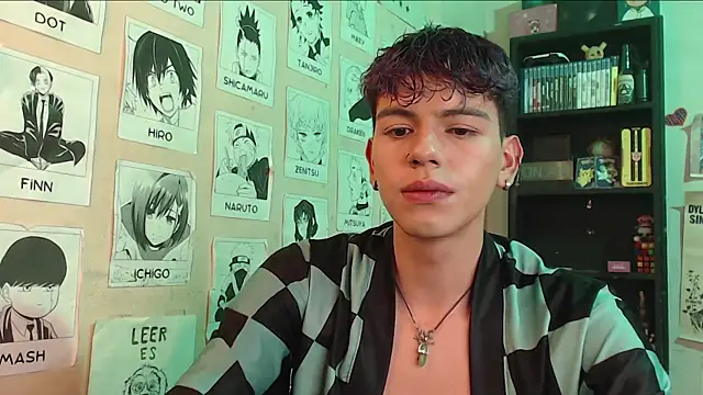 Snapshot of Mickey_Magic chatting on February 13, 6:41 am Mickey Magic online show from February 13, 6:41 am