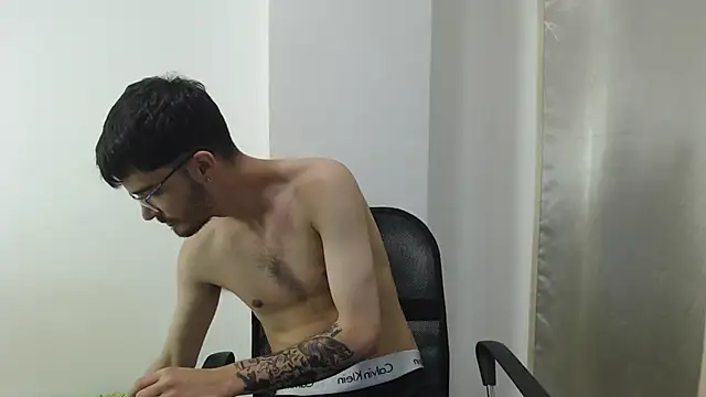 Snapshot of Aleex_Miller chatting on September 13, 8:36 am Aleex Miller online show from September 13, 8:36 am