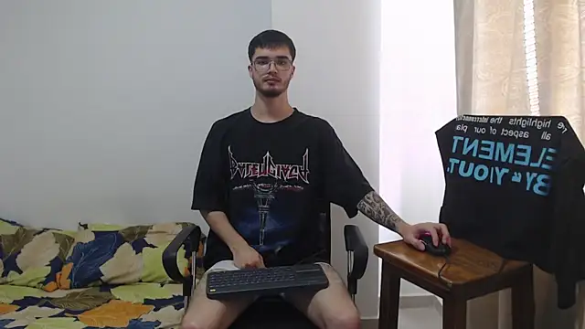 Snapshot of Aleex_Miller chatting on October 9, 8:18 pm Aleex Miller online show from October 9, 8:18 pm