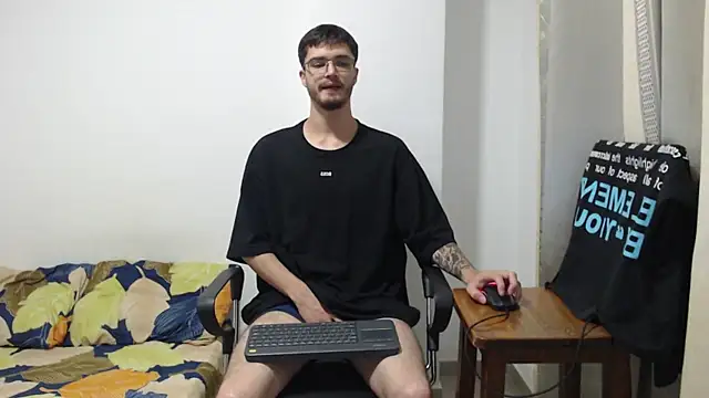 Snapshot of Aleex_Miller chatting on October 16, 1:28 am Aleex Miller online show from October 16, 1:28 am