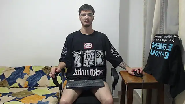 Snapshot of Aleex_Miller chatting on October 19, 6:14 am Aleex Miller online show from October 19, 6:14 am