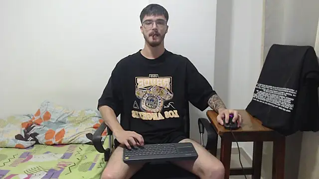 Snapshot of Aleex_Miller chatting on November 19, 1:05 am Aleex Miller online show from November 19, 1:05 am