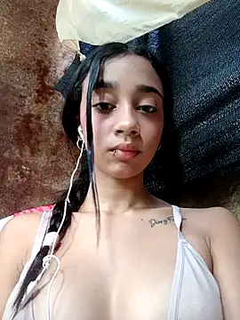 Snapshot of Zoe_Sweett18 chatting on January 23, 1:45 pm Zoe Sweett18 online show from January 23, 1:45 pm