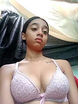 Snapshot of Zoe_Sweett18 chatting on February 6, 12:48 pm Zoe Sweett18 online show from February 6, 12:48 pm