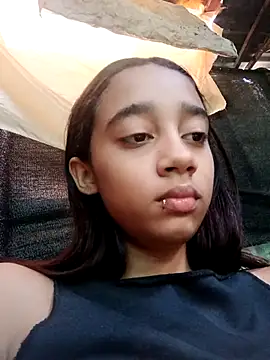 Snapshot of Zoe_Sweett18 chatting on February 14, 10:04 pm Zoe Sweett18 online show from February 14, 10:04 pm