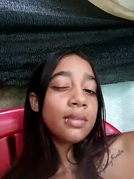 Snapshot of Zoe_Sweett18 chatting on February 21, 10:15 pm Zoe Sweett18 online show from February 21, 10:15 pm