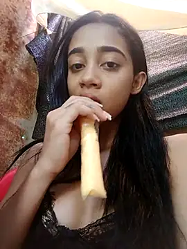 Snapshot of Zoe_Sweett18 chatting on February 24, 7:19 pm Zoe Sweett18 online show from February 24, 7:19 pm