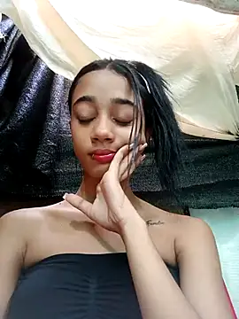 Snapshot of Zoe_Sweett18 chatting on February 27, 12:34 pm Zoe Sweett18 online show from February 27, 12:34 pm